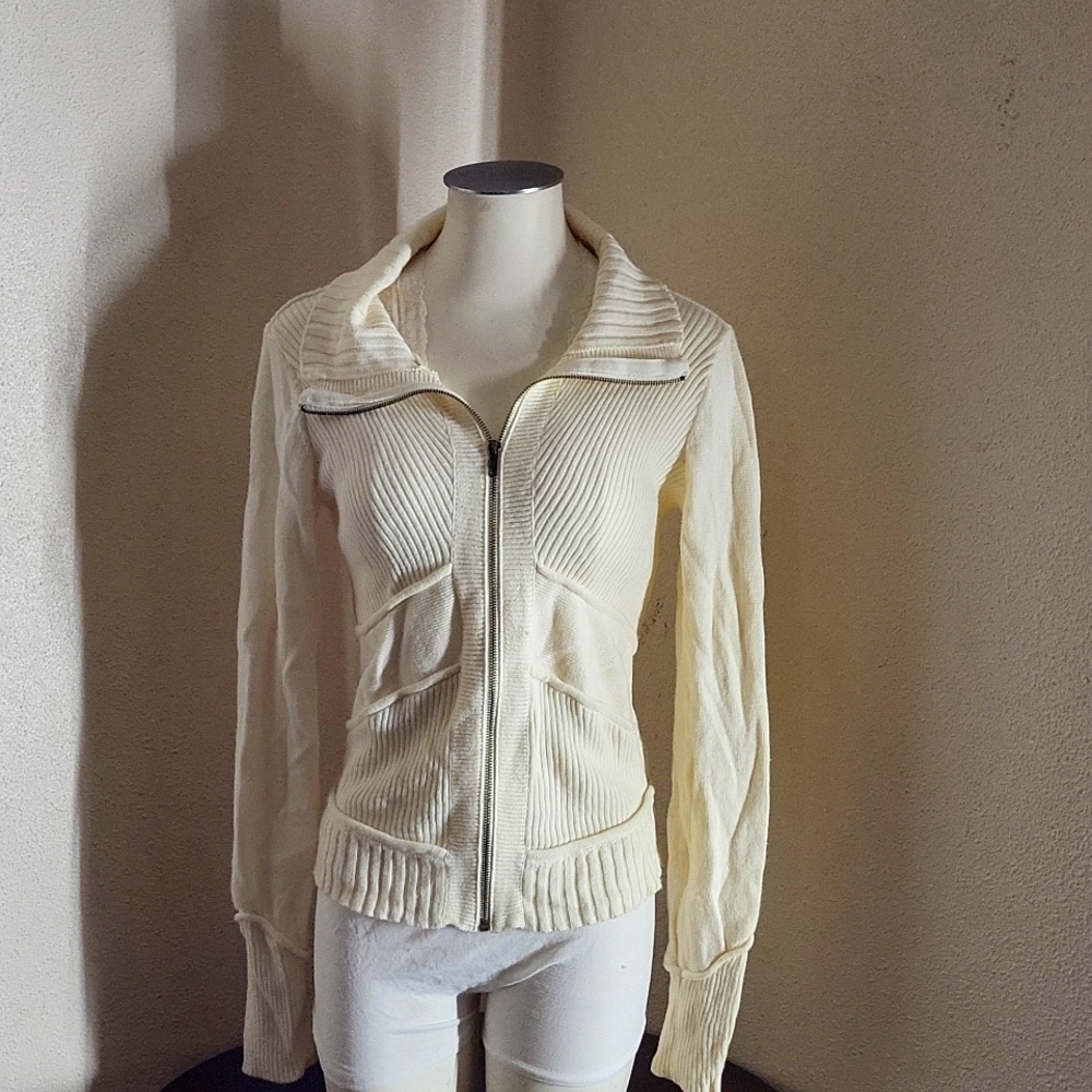 White sweater 🥼 - Picture 4 of 8
